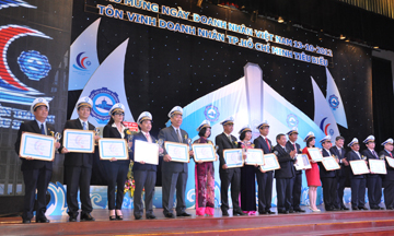 Chủ tịch HĐQT Lê Viết Hải được trao tặng danh hiệu “Doanh nhân TP. HCM tiêu biểu 2012”